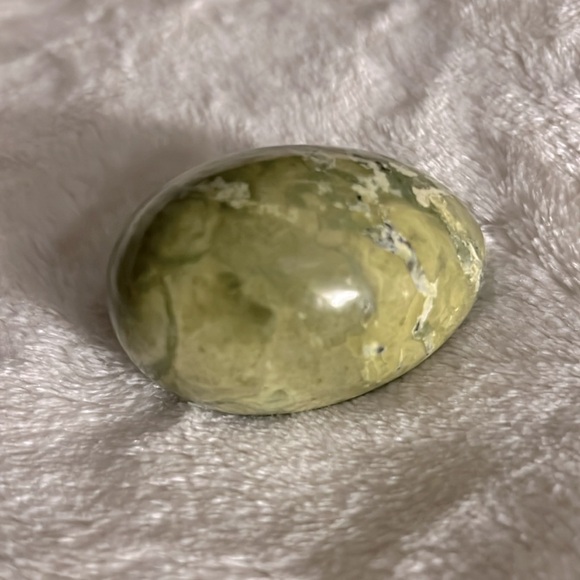 AFRICAN HAND PAINTED DECORATIVE GREEN MARBLE w/SILVER STONE EGG FROM KENYA 🇰🇪 - Picture 2 of 8